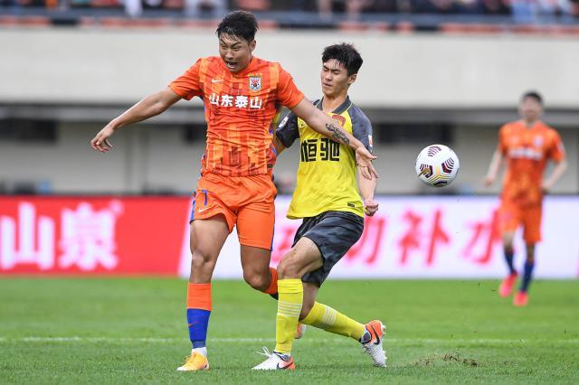 九游官网下载-【中超前瞻】粤鲁上演榜首对决 蒿俊闵或迎武汉首秀